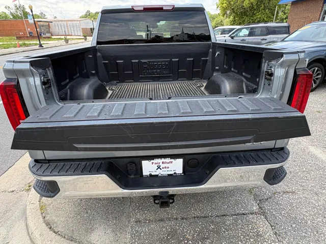 2025 GMC Sierra 1500 SLT - Photo 9