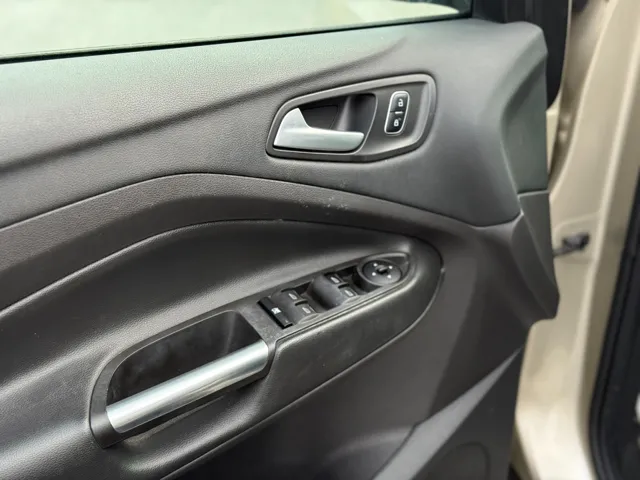 2017 Ford Escape SE - Photo 14