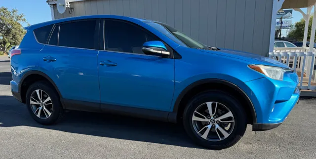 2018 Toyota RAV4 XLE's photo