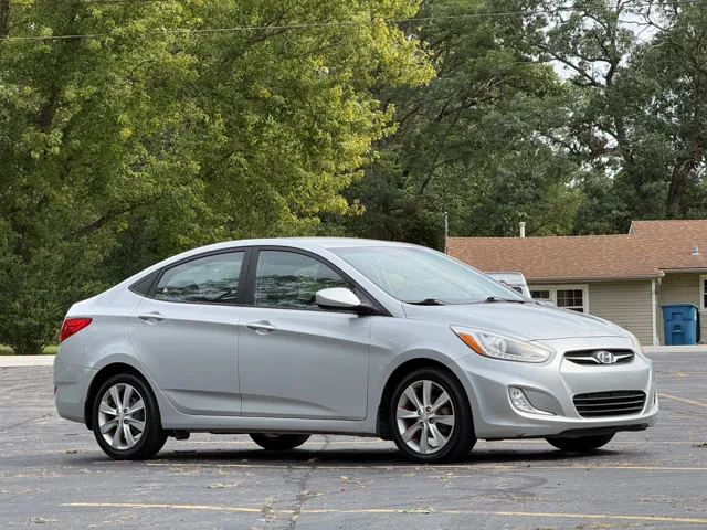 2014 Hyundai Accent GLS - Photo 11