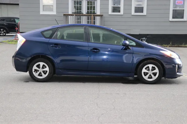 2015 Toyota Prius Three - Photo 8