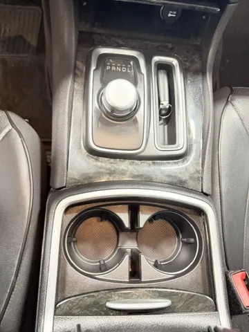 2016 Chrysler 300 C - Photo 14