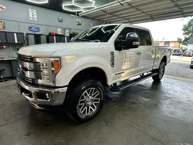 2017 Ford F-250 Super Duty Lariat's photo