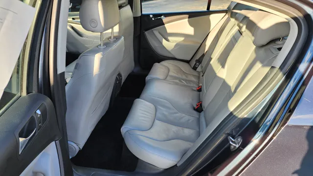 2006 Volkswagen Passat 2.0T - Photo 16