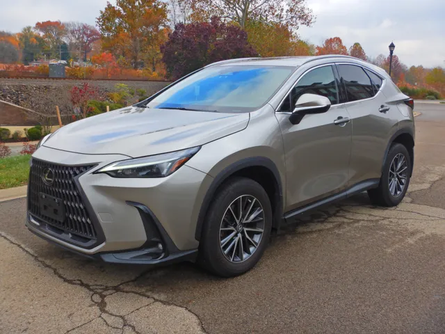 2022 Lexus NX 350's photo
