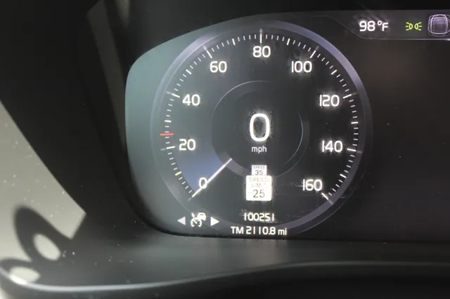 2022 Volvo XC40 T5 Momentum photo 13