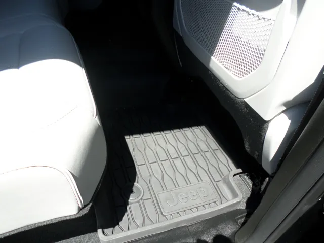 2023 Jeep Grand Cherokee Overland - Photo 71