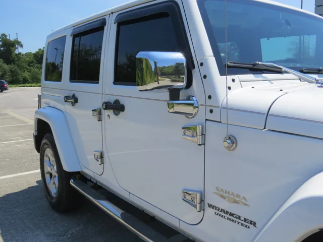 2014 Jeep Wrangler Unlimited Sahara photo 25