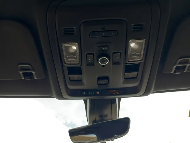 2021 Chevrolet Suburban Premier - Photo 15