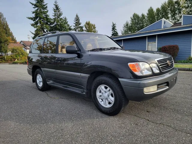 1999 Lexus LX 470 photo 3