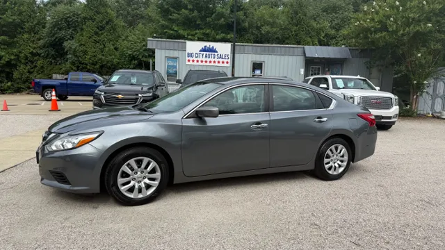 2017 Nissan Altima S - Photo 11