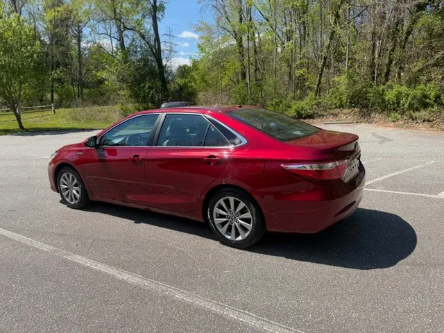 2016 Toyota Camry XLE Hybrid - Photo 6