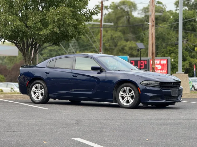 2016 Dodge Charger SE photo 3