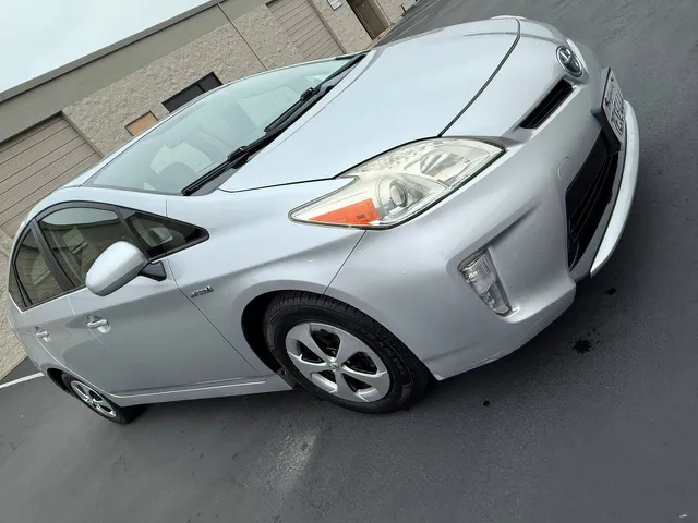 2014 Toyota Prius Base's photo