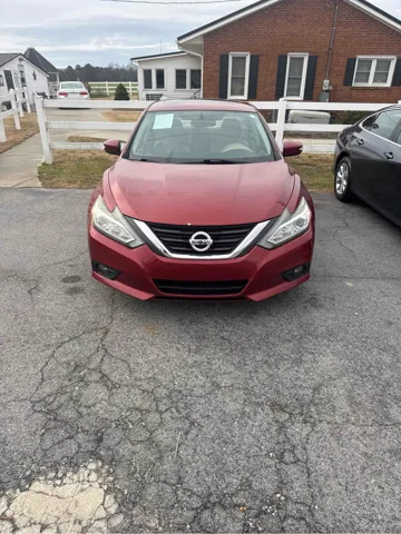 2016 Nissan Altima SL's photo