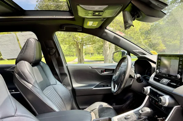 2021 Toyota RAV4 XSE - Photo 33