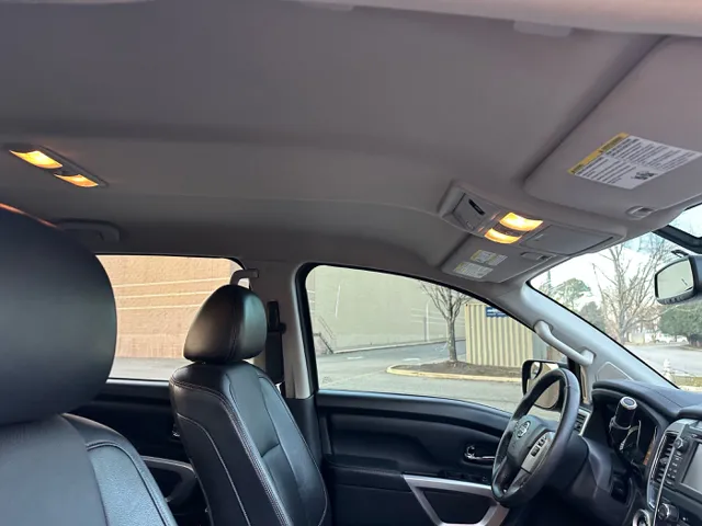 2017 Nissan Titan SL - Photo 8