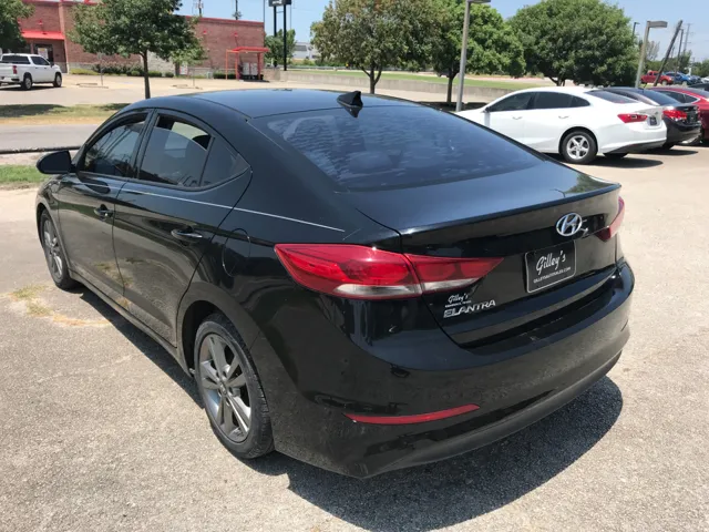 2017 Hyundai Elantra SE - Photo 2