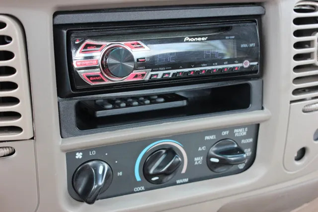 1999 Ford F-150 XL - Photo 24