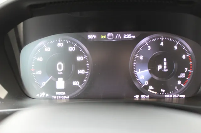 2022 Volvo XC40 T5 Momentum photo 15