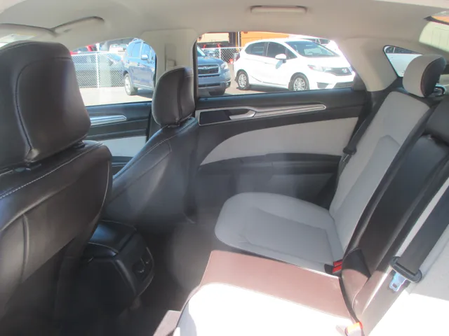 2020 Ford Fusion SE - Photo 14