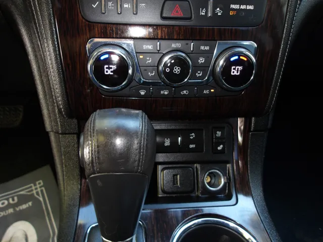 2016 Chevrolet Traverse LTZ photo 12