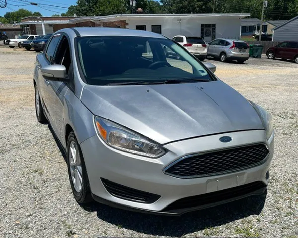 2017 Ford Focus Sedan SE's photo
