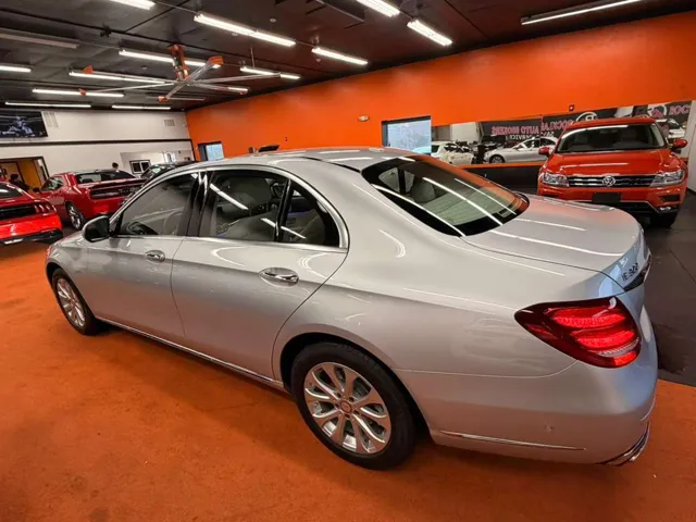 2017 Mercedes Benz E 300 photo 4
