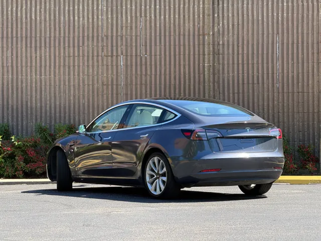 2018 Tesla Model 3 - Photo 8