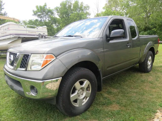 2008 Nissan Frontier SE King Cab photo 2