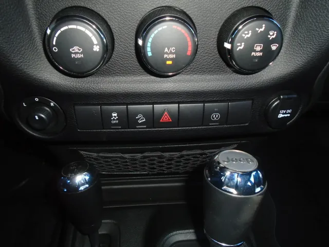 2017 Jeep Wrangler Unlimited Sahara - Photo 70