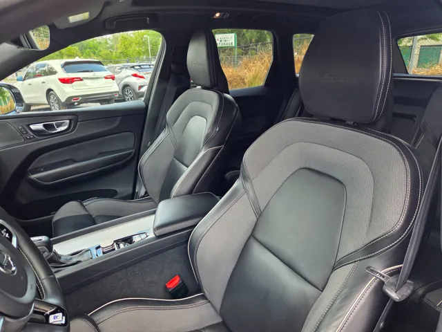 2020 Volvo XC60 R-Design - Photo 31
