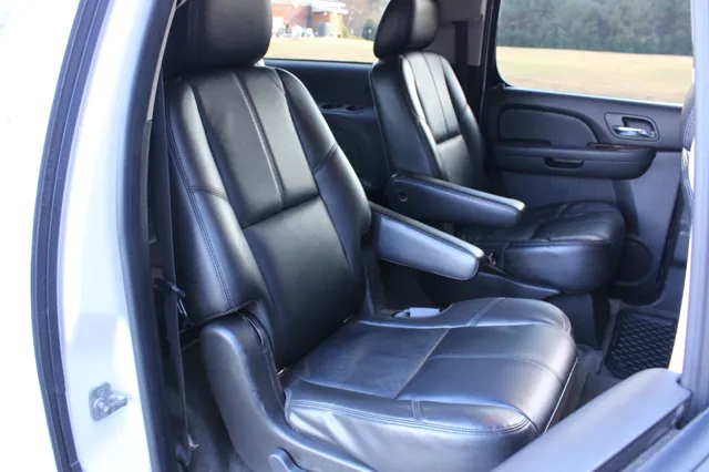 2011 Chevrolet Suburban LT - Photo 18
