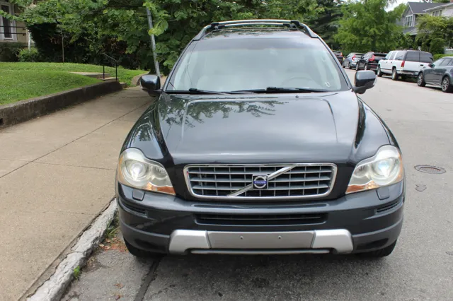 2010 Volvo XC90 AWD photo 2