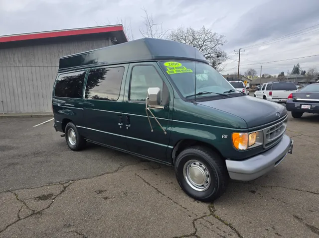 2000 Ford Econoline Wagon XL's photo