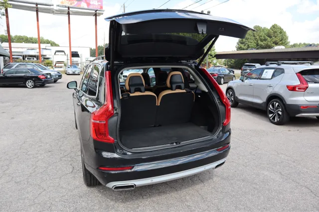 2016 Volvo XC90 T6 Momentum AWD photo 5
