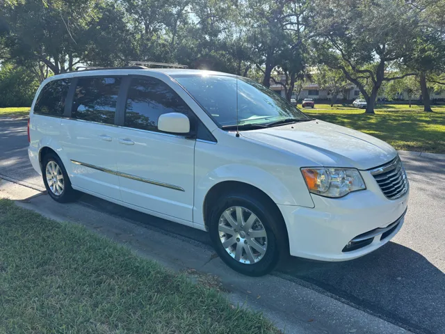 2016 Chrysler Town & Country Touring - Photo 7