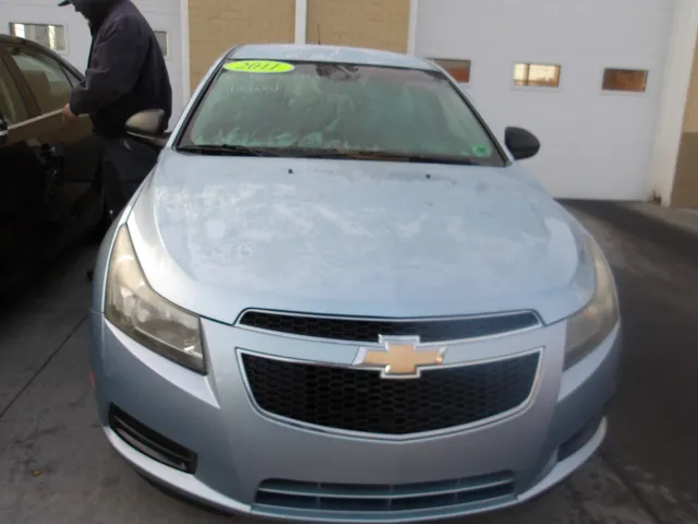 2011 Chevrolet Cruze LS's photo