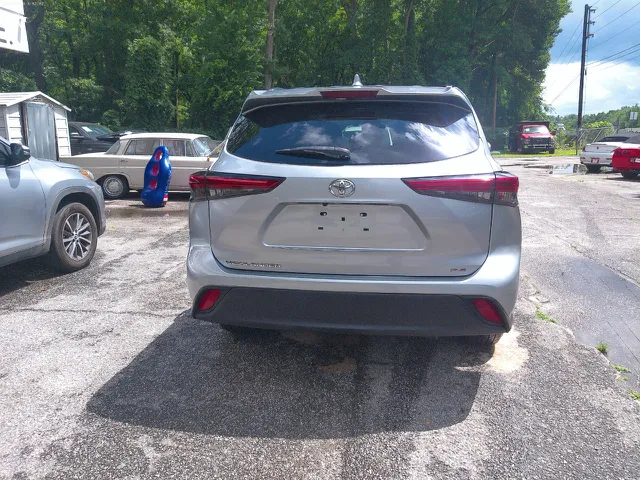 2021 Toyota Highlander XLE - Photo 7