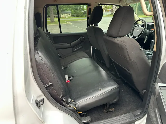 2010 Ford Explorer XLT photo 9