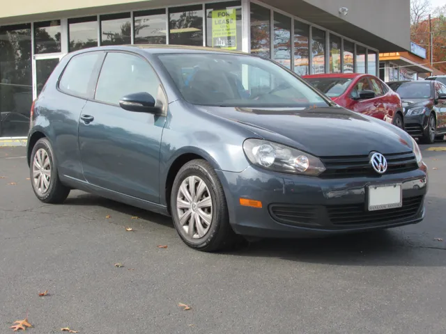 2012 Volkswagen Golf Base's photo