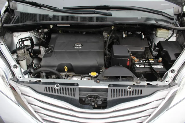 2015 Toyota Sienna XLE - Photo 23