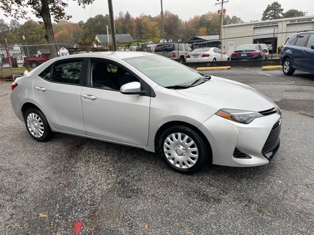 2018 Toyota Corolla LE's photo