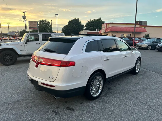 2018 Lincoln MKT Reserve - Photo 8
