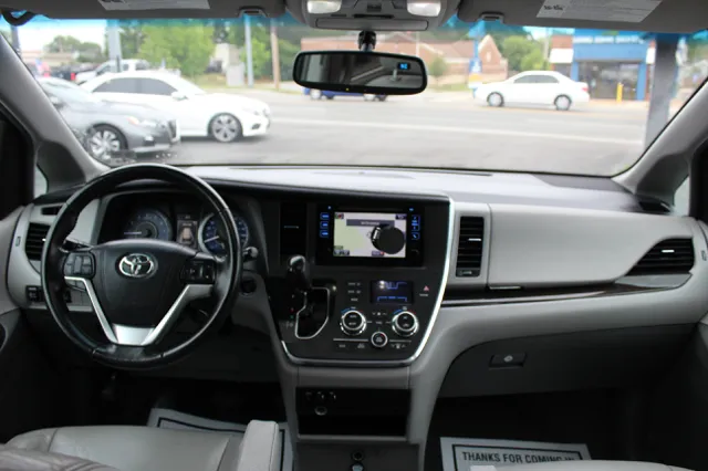 2015 Toyota Sienna XLE - Photo 20