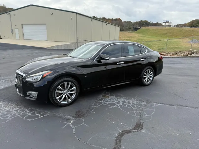 2016 INFINITI Q70 3.7's photo