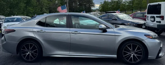 2021 Toyota Camry SE - Photo 7