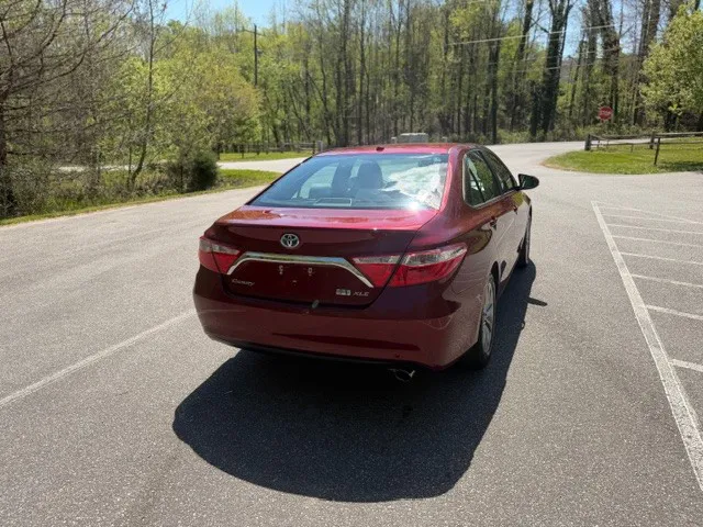 2016 Toyota Camry XLE Hybrid - Photo 10