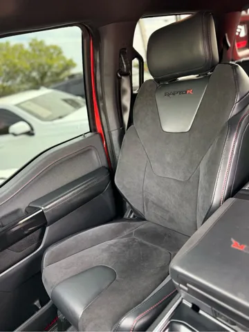 2023 Ford F-150 Raptor - Photo 17