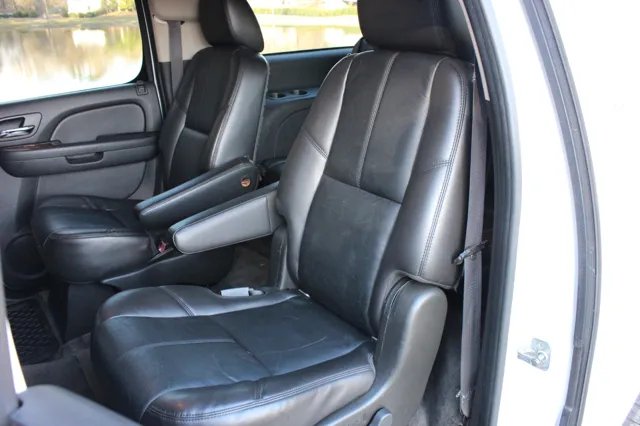2011 Chevrolet Suburban LT - Photo 13